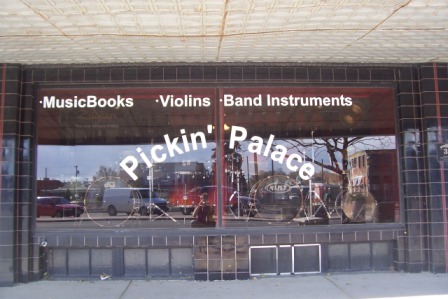 store picture
              pickin palace001